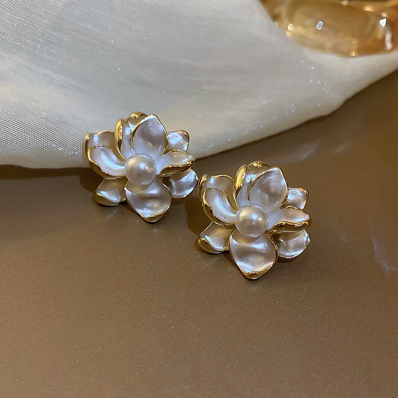 Silver Needle-White Pearl Flower Earing