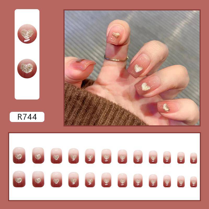 Fast and Flawless Press-On Nails R744